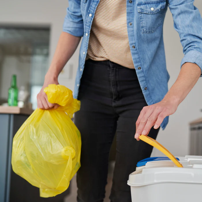 45 Swing Bin Liners 50ltr Tie Handles Odor Neutralizing Random Scent